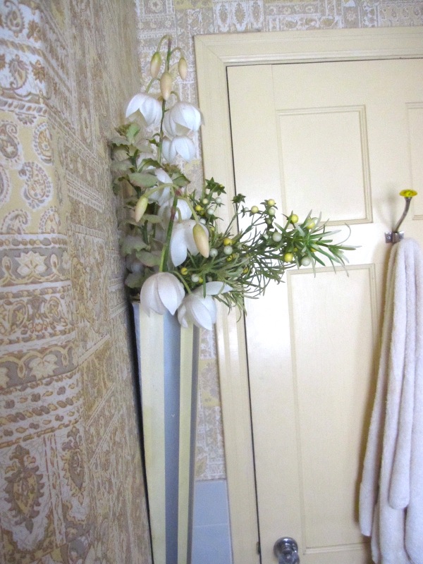 yellow bathroom | shorts and longs | julie rybarczyk5 yellow bathroom | shorts and longs | julie rybarczyk5